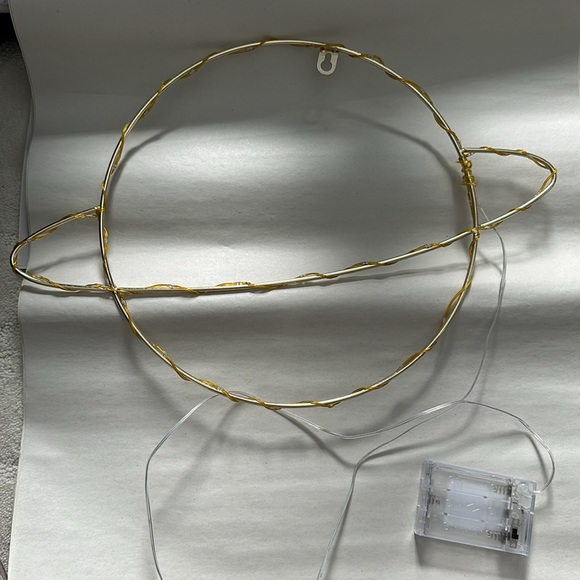 Saturn Light Sculpture from Urban outfitters - Picture 5 of 5